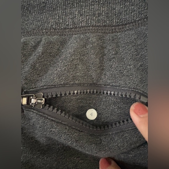 Lululemon grey sweat pant size 4 - Picture 5 of 6